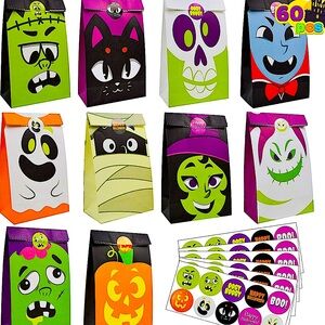 🎃*NWT* 60pc Paper Halloween Treat Bags & Stickers